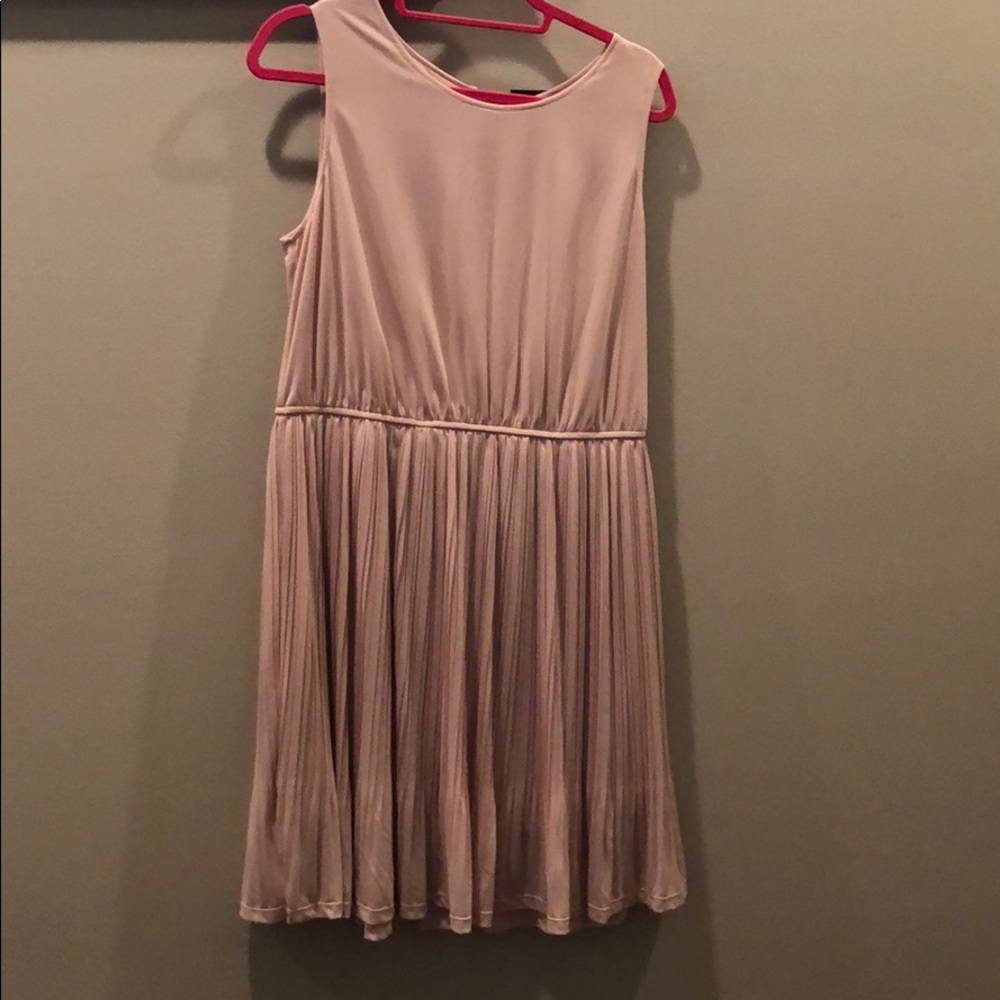 New sleeveless summer dress